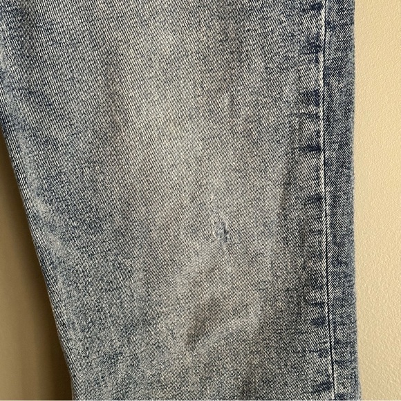 Abercrombie & Fitch Ultra High Rise Straight Distressed Size 2/26 Flaw - Picture 5 of 9
